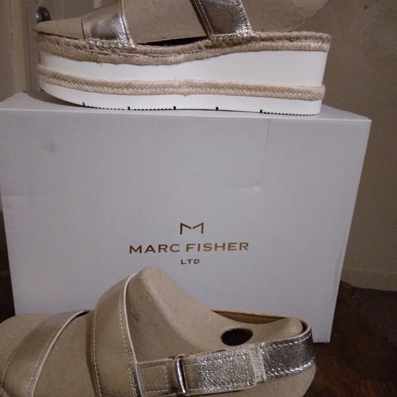Marc Fisher Sandles - Picture 3 of 4